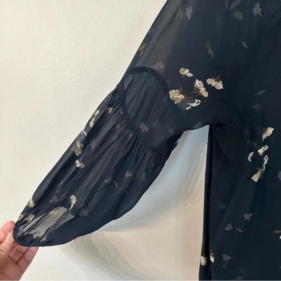Club Monaco Women’s 3/4 Sleeve Navy 100% Silk Sheer Floral Blouse Size M GUC - Picture 8 of 9